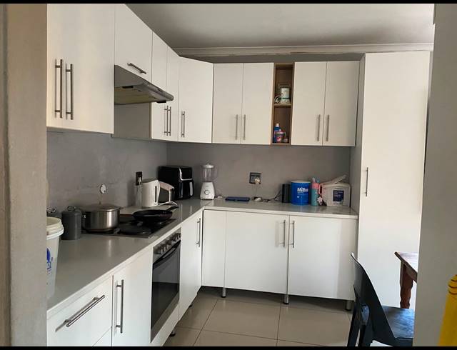 5 BEDROOM HOUSE FOR SALE IN INANDA